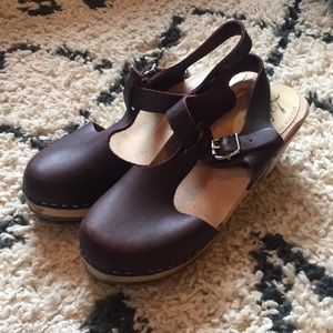 Lotta t strap maryjane clogs